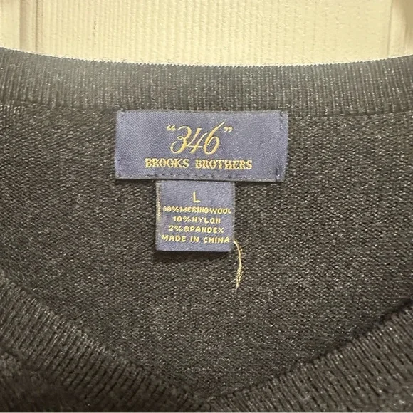 Brooks Brothers 346 Merino Wool V-Neck Sweater Men’s Size Large - Picture 4 of 4